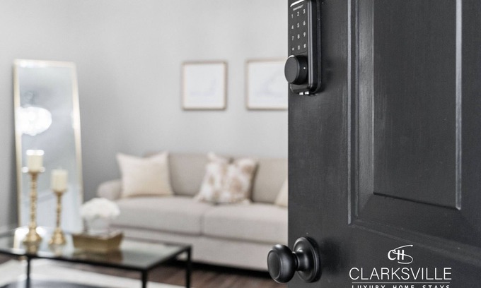 Clarksville House | Redesigned Historic Gem Downtown Luxury by APSU & Ft. Campbell
