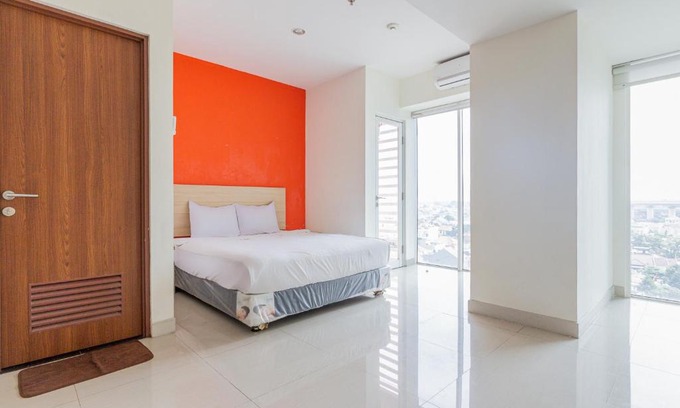 Pekayon Jaya Apartment | RedLiving Apartemen Grand Kamala Lagoon - Rooms 911 Tower Barclay South with Netflix
