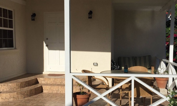 Sunset Crest Apartment | REDUCED RATE: Modern,Spacious,Unbeatable Location, close to amenities,SUPER HOST