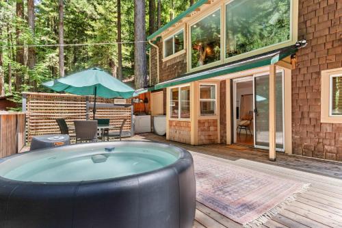 Rio Nido House | Redwood Cabin with Hot Tub Canyon View and Dogs OK