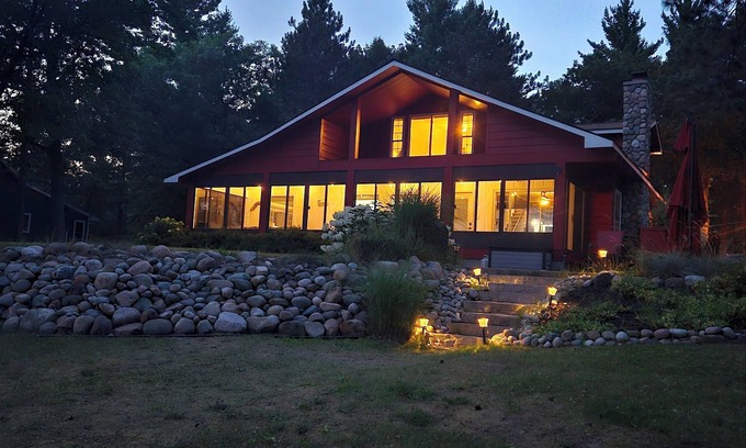 Oscoda House | Redwood Retreat Lake House, Discover Tranquility: Redwood Retreat by the Lake - Your Perfect Oscoda .