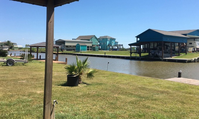 Bay City House | Reel Simple Canal Cabin Sargent, Tx