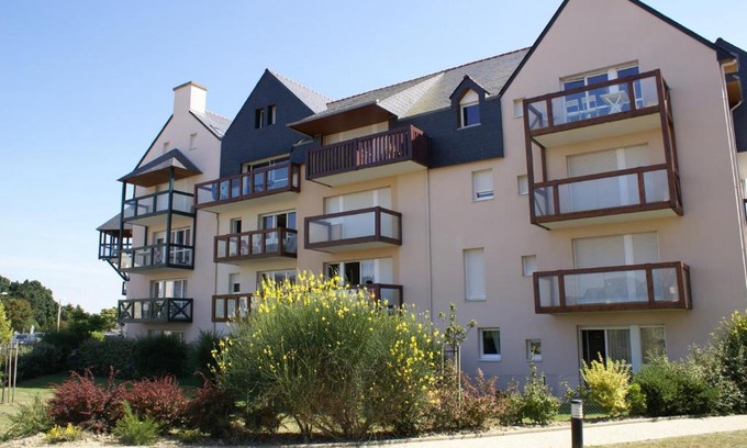 Arzon Apartment | REF 088 Appartement T2 vue port Crouesty proche commerces