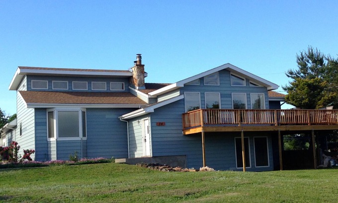 Lemoyne House | Reflections @ Lake Mac, 4 Bedroom 3 Bath, Lake Home