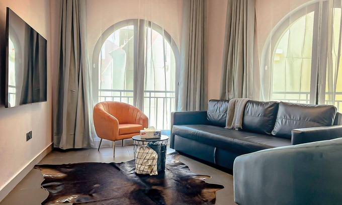 Discovery Gardens Apartment | Refreshing Sunset Apartment, 5min walk to Metro
