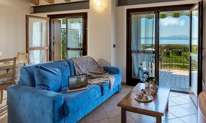 Pacengo Apartment | Regarda - apartment "Eden 3", big terrace with lake view, wifi