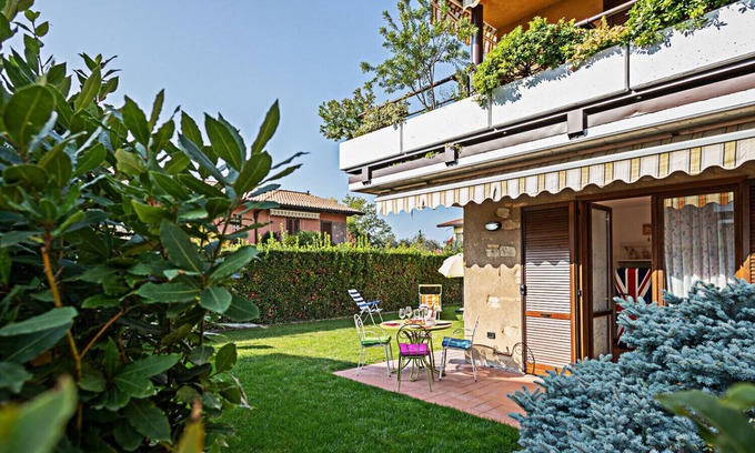 Montioni Apartment | Regarda - appartment "Iris" in complex with swimming pool very close to the Lazise city centre