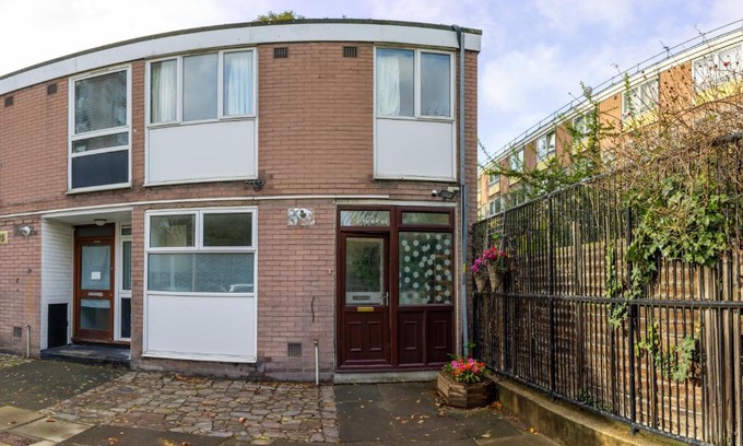 Euston House | Regent's Park Sleeps 8 Pet Friendly & Garden