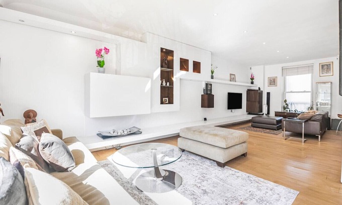 Regent's Park House | Regents Residence with Terrace, Office & Parking