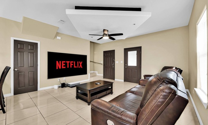 McAllen House | Relax and Enjoy In Our Luxury Townhome Getaway