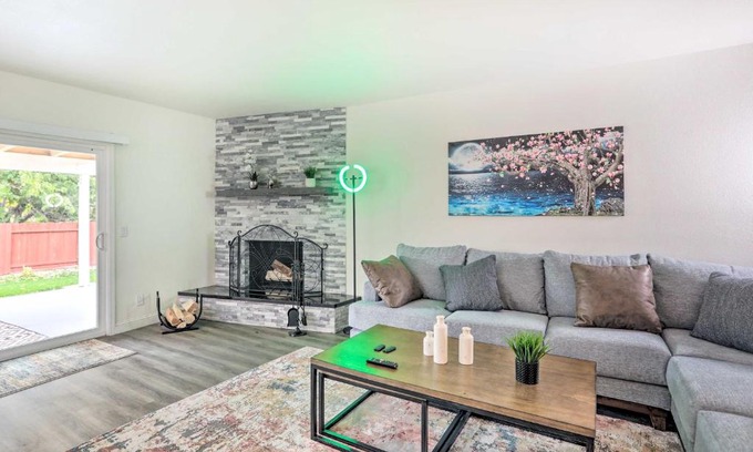 Reno/Tahoe Airport House | Relax Fireside and Play Pool! Home 4 Mi to Dtwn Reno