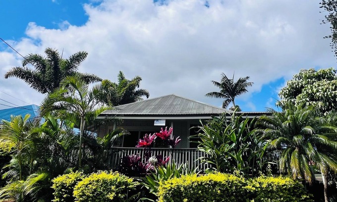 Lanai City House | Relax In The Heart of Lana'i