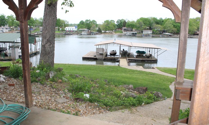 Climax Springs House | Relax, just 3 steps to the lake! Great Outdoor space. Dock with boat parking. n