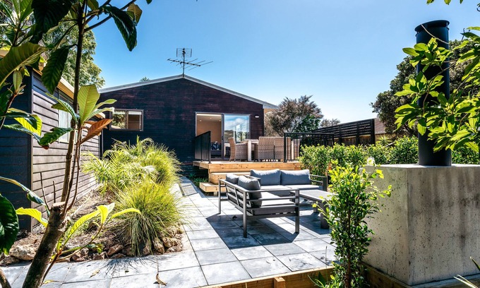 Oneroa House | Relax on Ridge | 7 seater car included