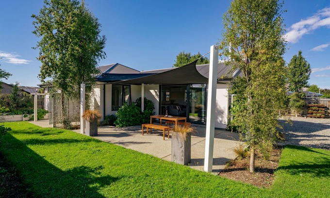 Albert Town House | Relax on Snowberry – Wanaka Holiday Home