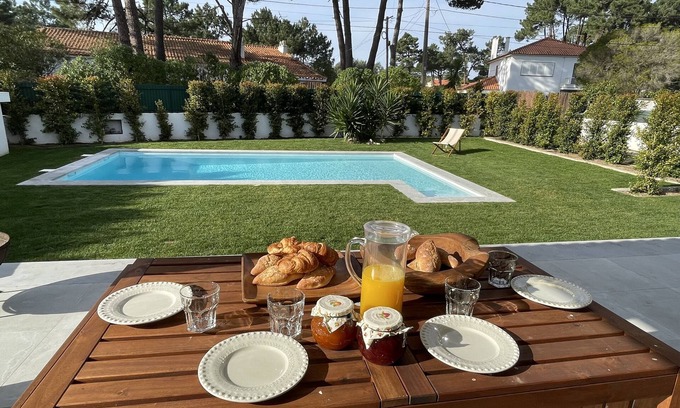 Colares Villa | Relax pool and garden house near beach