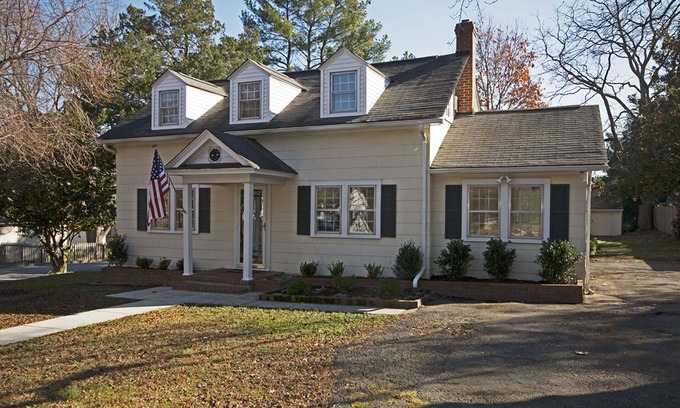 Zanoni House | Relax, Recharge And Enjoy.Near Williamsburg Walk To Restaurants and Shops