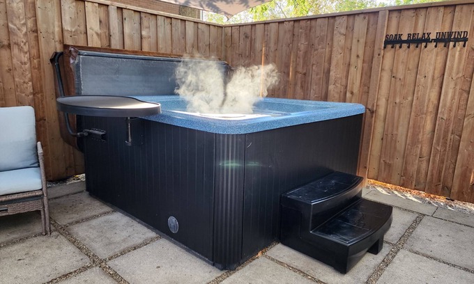 Belleville Apartment | ❤️‍🔥Relax & Reconnect at a Cozy Hideaway in Central Belleville💦