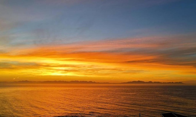 Glencairn Apartment | Relax,Revive,Reset & enjoy the sounds of the sea!