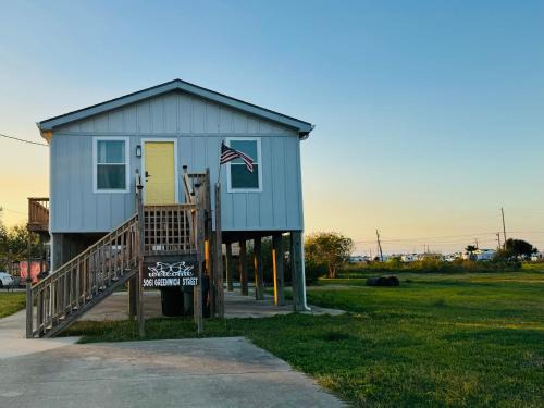 Sabine Pass House | Relax & Unwind in a Serene Retreat Near the Beach