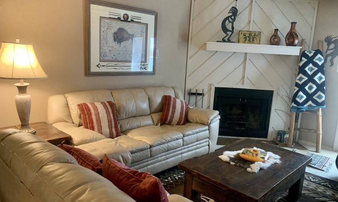 Ruidoso Condo | Relax with abundant wildlife steps from Links Golf Course!