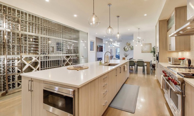 West Town House | Relax with family in a Super lux 5-bedroom house w/movie theater and full gym