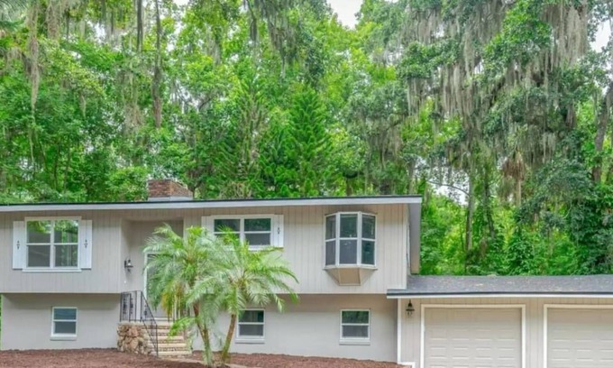 Daytona Beach House | Relax with the whole family at this peaceful, amenity loaded tropical hideaway!