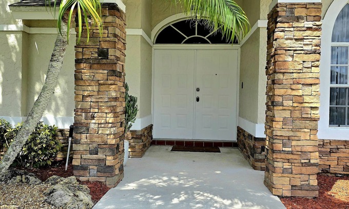 Equestrian Walk House | Relax with the whole family at this peaceful place to stay!