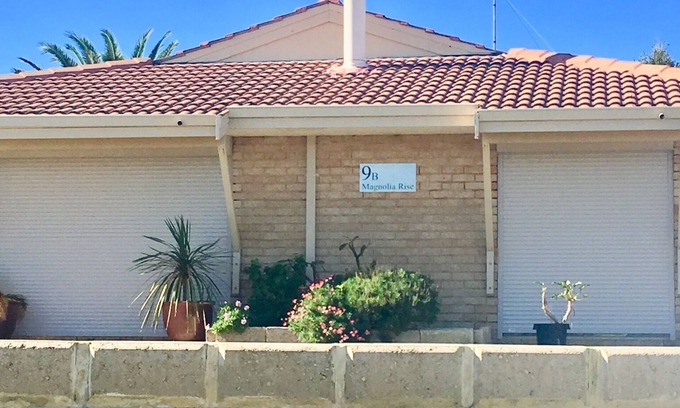 Halls Head Villa | Relaxed ocean view beach side stay