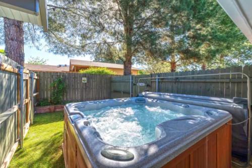 Cottonwood-Verde Village House | Relaxing 3BR Getaway Close to Vineyards with Shared Hot Tub