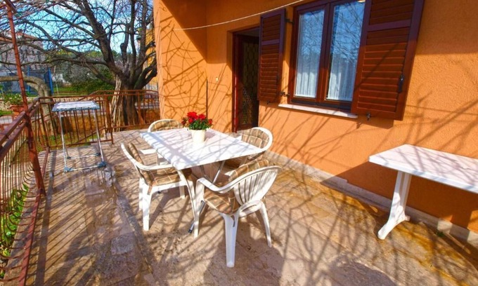 Fazana Apartment | Relaxing apartment with outdoor space in Fažana