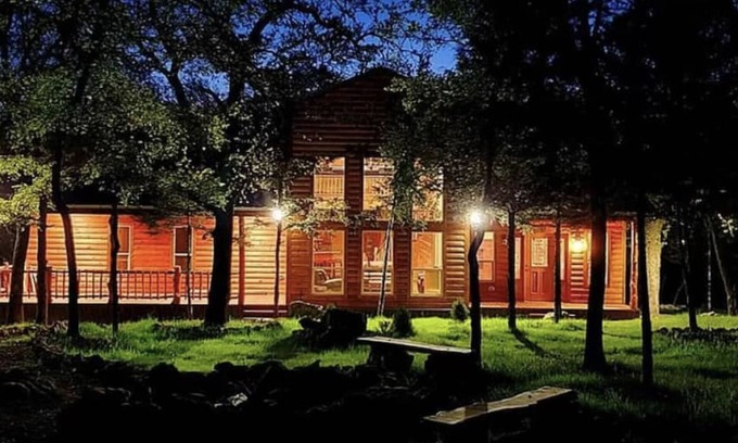 Denison House | Relaxing Cabin Getaway near Lake Texoma ~ your retreat awaits!