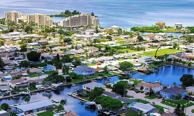 Sea Ranch On The Gulf House | Relaxing Channel home. Minutes to Antiques, Mermaids, Eateries, Marina, Beaches!