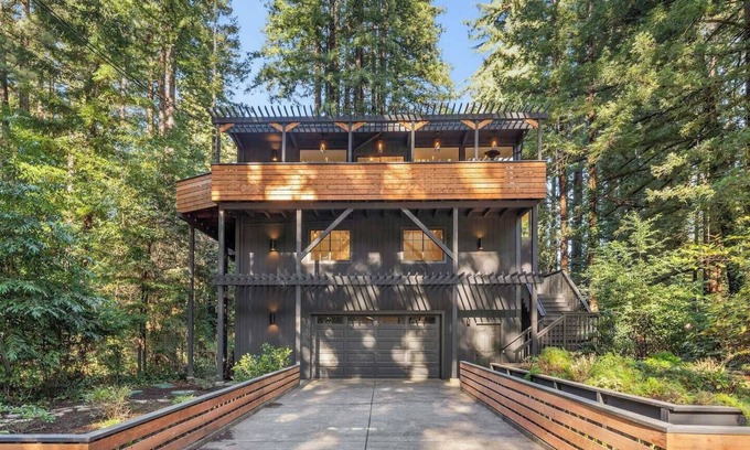Northwood House | Relaxing Home Among The Redwoods - Dog-Friendly
