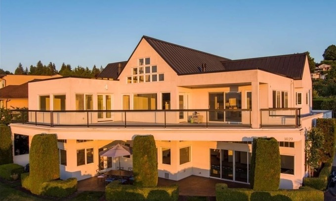 Federal Way House | Relaxing in an Entire 5,400sf Beach View Home With Indoor Heated Swimming Pool.