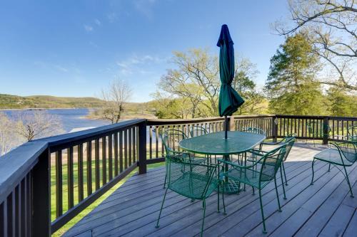 Kimberling City House | Relaxing Lakeview Retreat in Reeds Spring with Deck