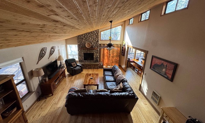 Pinetop Cabin | Relaxing mountain escape, fully stocked, with Wi-Fi in Pinetop Country Club
