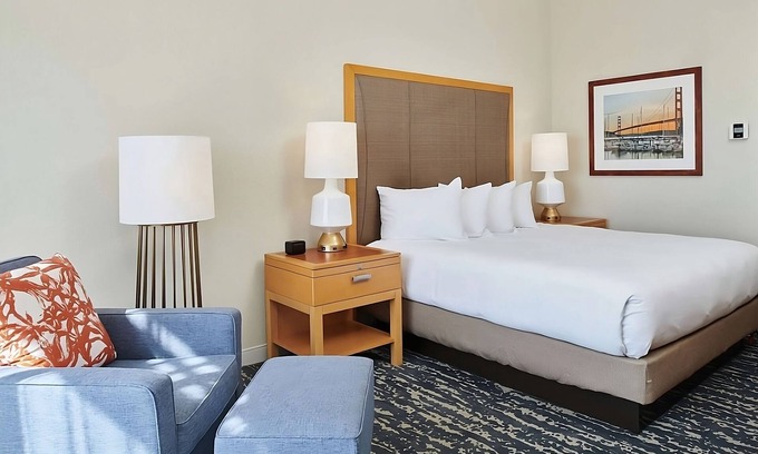 Berkeley Hotel | Relaxing Marina Stay | 2 Units | Pool & Pet Friendly