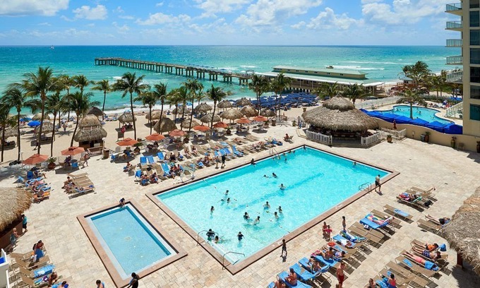 Sunny Isles Beach Hotel | Relaxing Oasis in Sunny Isles Beach! 3 Spacious Units, Pool, Pets Allowed