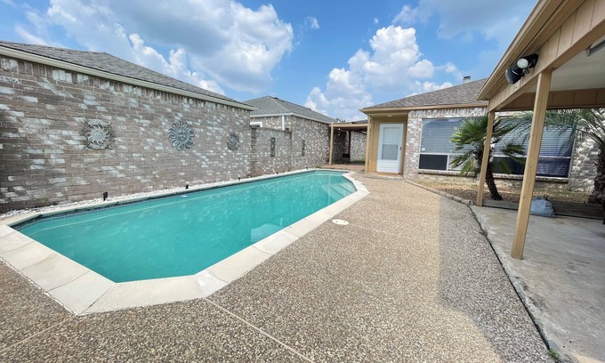 Clodine House | Relaxing oasis with private pool & outdoor fire pit