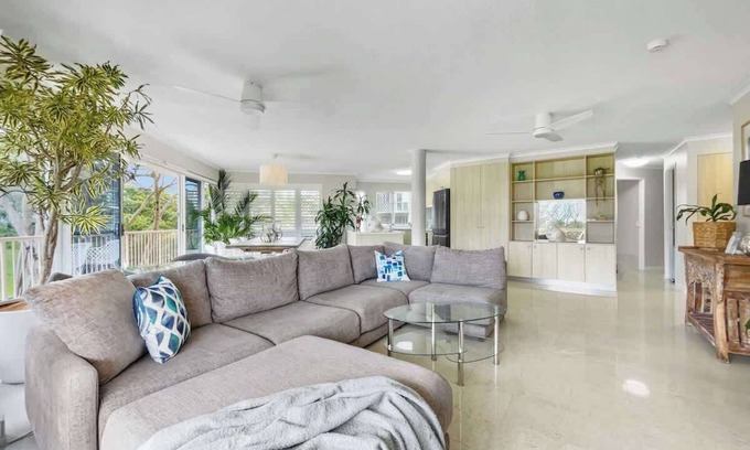 Buddina Apartment | Relaxing Ocean Views Beachside at Buddina