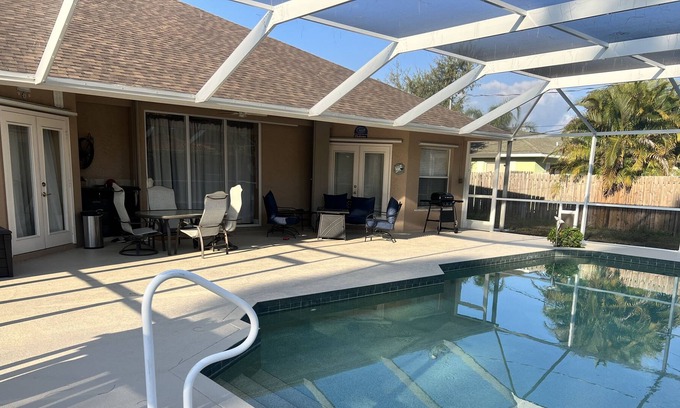 Willoughby Acres House | Relaxing pool home in paradise close to beaches and shops