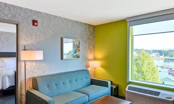 Lake Hamilton Hotel | Relaxing Respite: Free Breakfast, Pets Allowed, Near Lake Hamilton Marina!