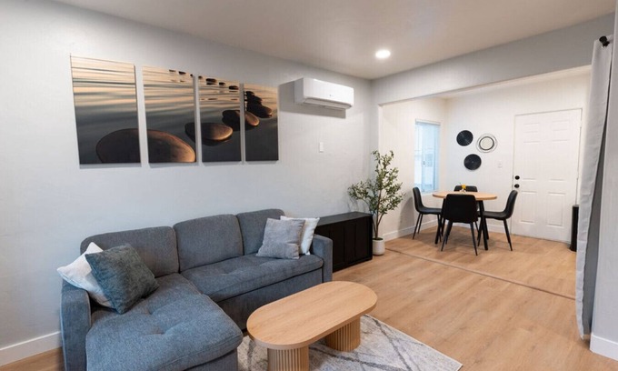 North Park House | Relaxing Retreat in North Park – 3943