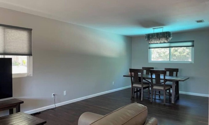 Winter Gardens House | Relaxing Retreat - Pool, Deck & RV Parking