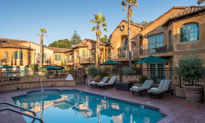 Los Gatos Hotel | Relaxing Unit with Outdoor Pool, Balcony & Free Parking, Near Downtown