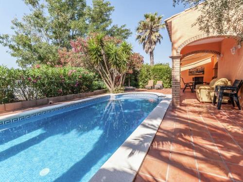 Sant Pere Pescador House | Relaxing Villa Steps from Beach