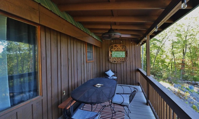 Burnsville Cabin | Rema Mae's Mountain Retreat-Relaxing Mountain Cabin