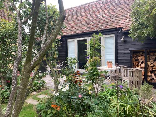 Orwell House | Remarkable 1-Bed Cottage in Orwell Cambridgeshire