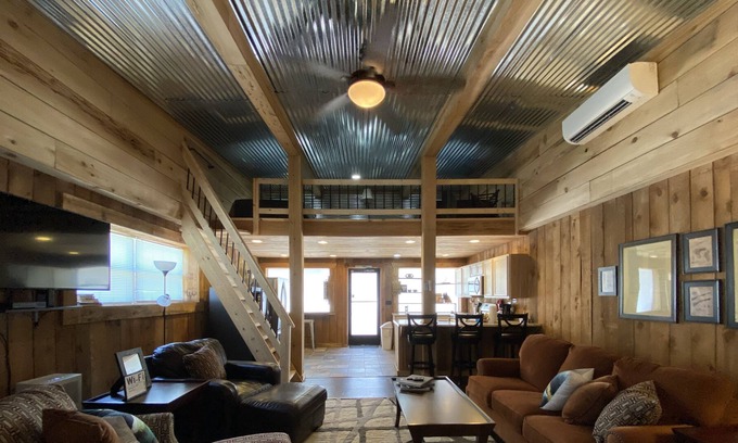 Norfork House | ❤️ "Remington Ranch" Walk to the local Micro-Brewery, Adventure Store, & Bakery!